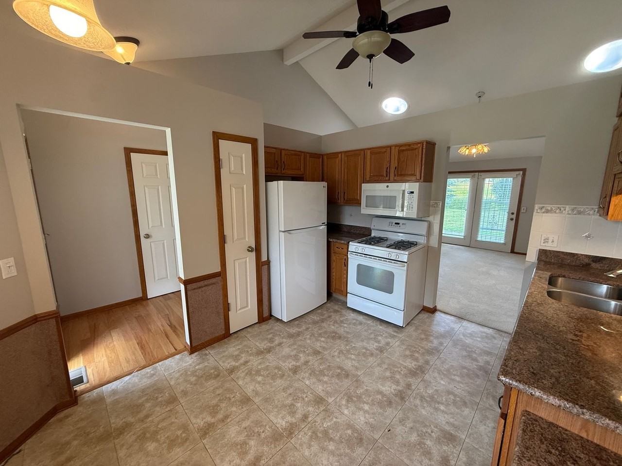 5018 Goldfinch Ln - Photo 6 of 25