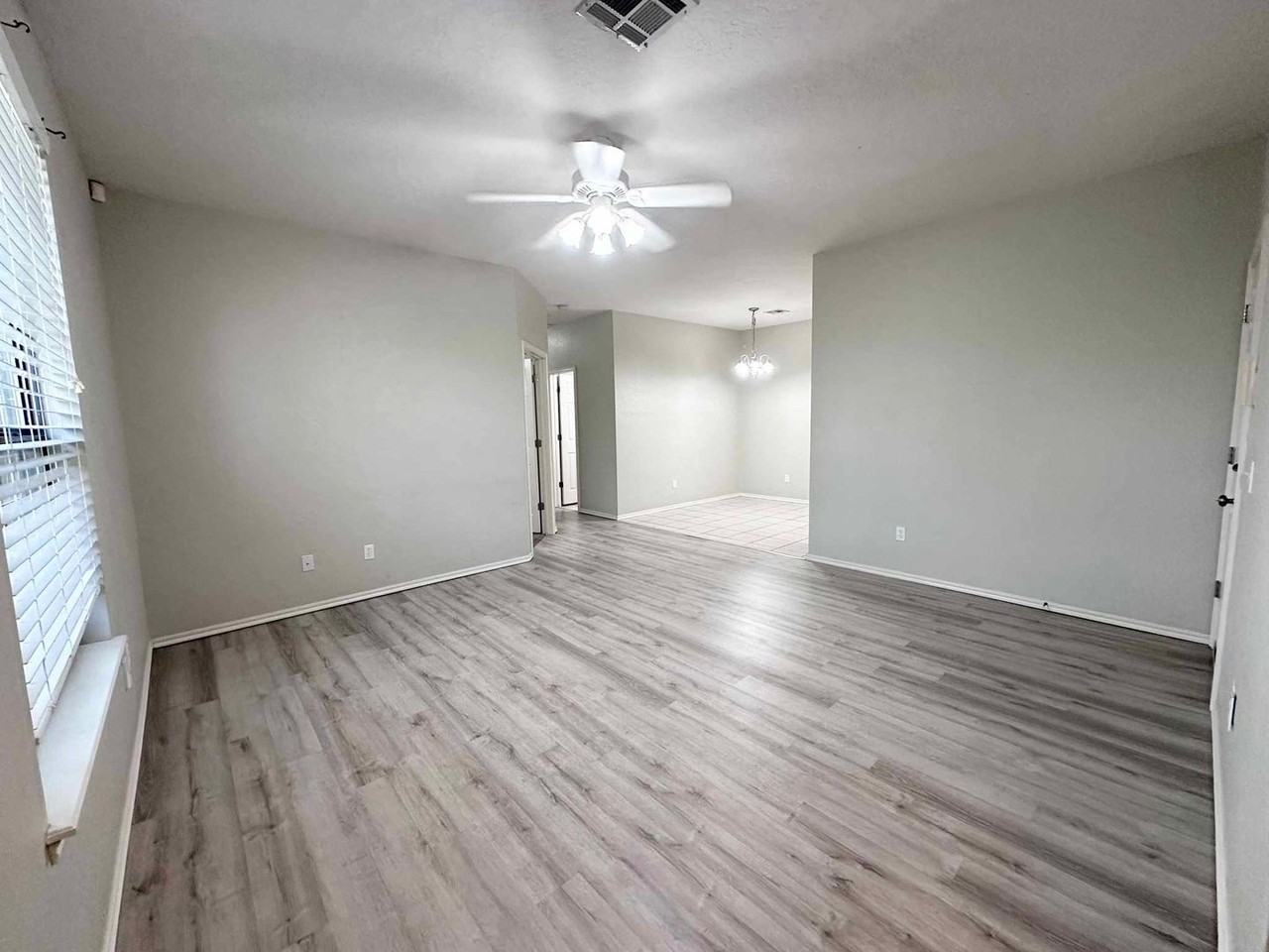 10000 Shadowview Dr - Photo 2 of 16