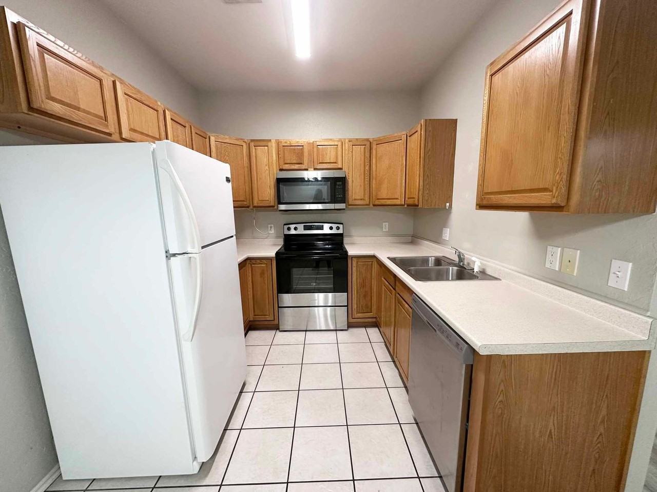 10000 Shadowview Dr - Photo 5 of 16
