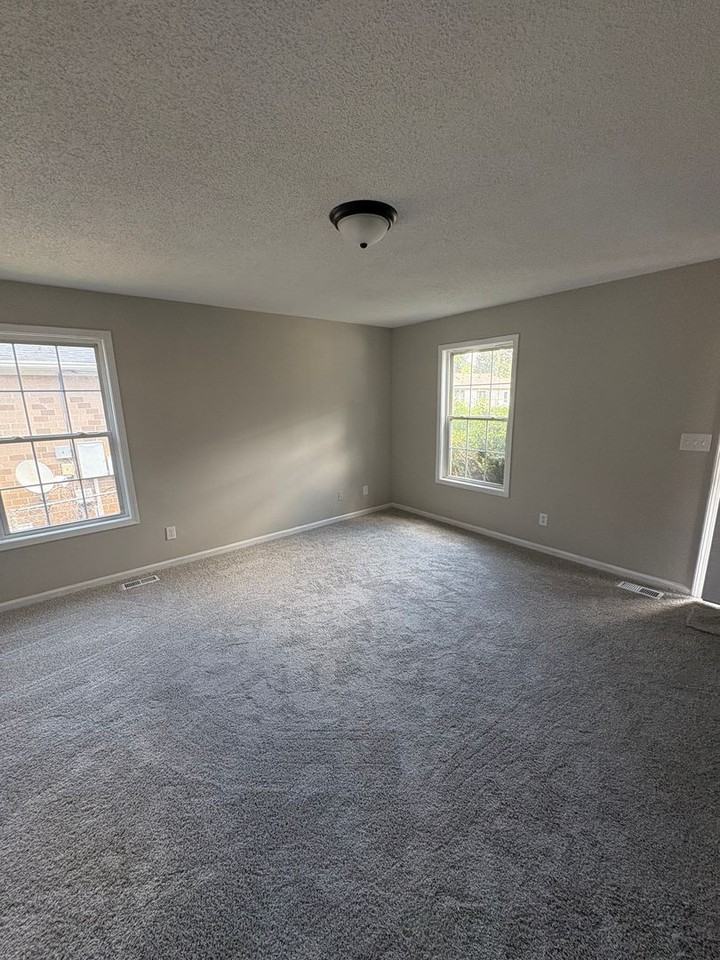 104 Bruce St - Photo 2 of 10