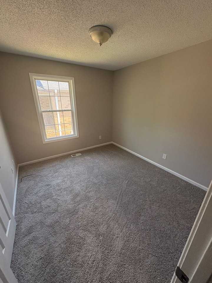 104 Bruce St - Photo 6 of 10