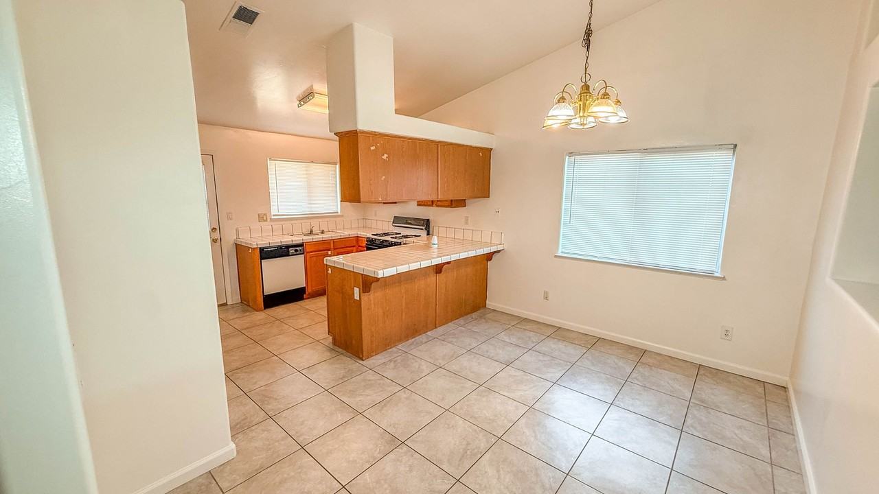 5311 Sunbird Ct - Photo 6 of 23