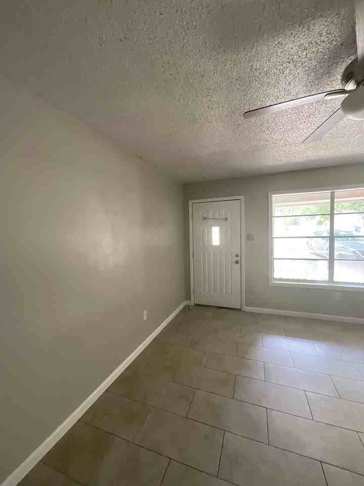 114 Powell Dr - Photo 3 of 18