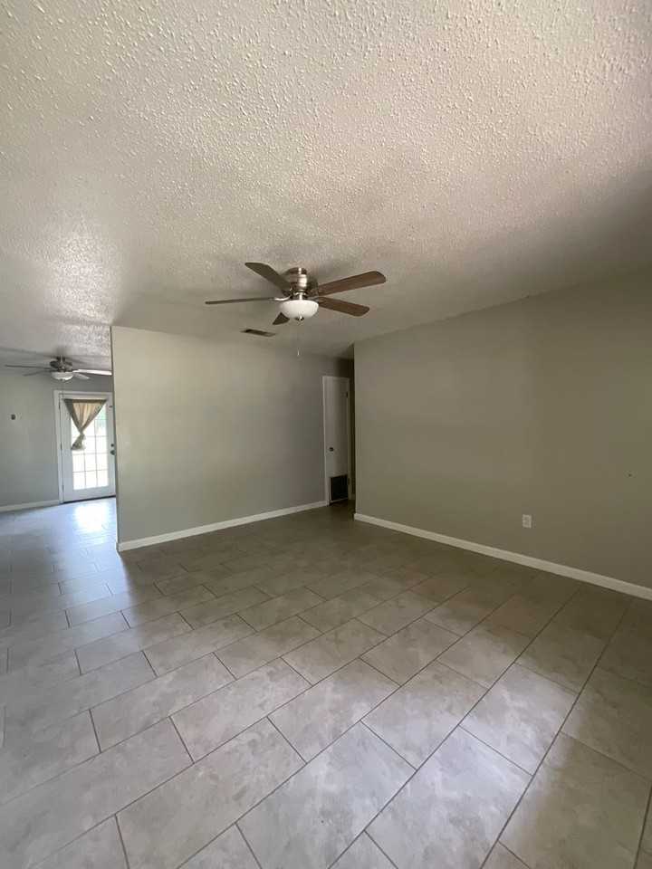 114 Powell Dr - Photo 4 of 18