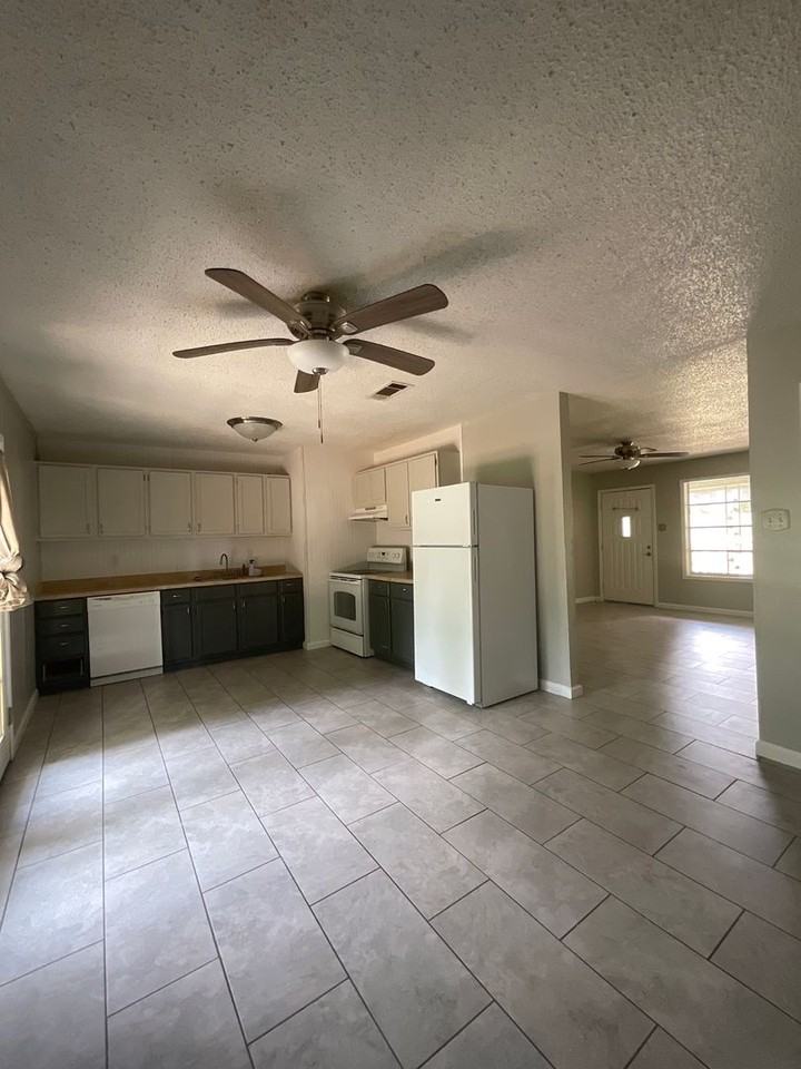 114 Powell Dr - Photo 5 of 18