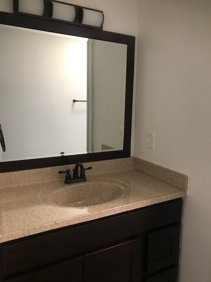 Where Comfort Meets Convenience - Photo 2 of 9