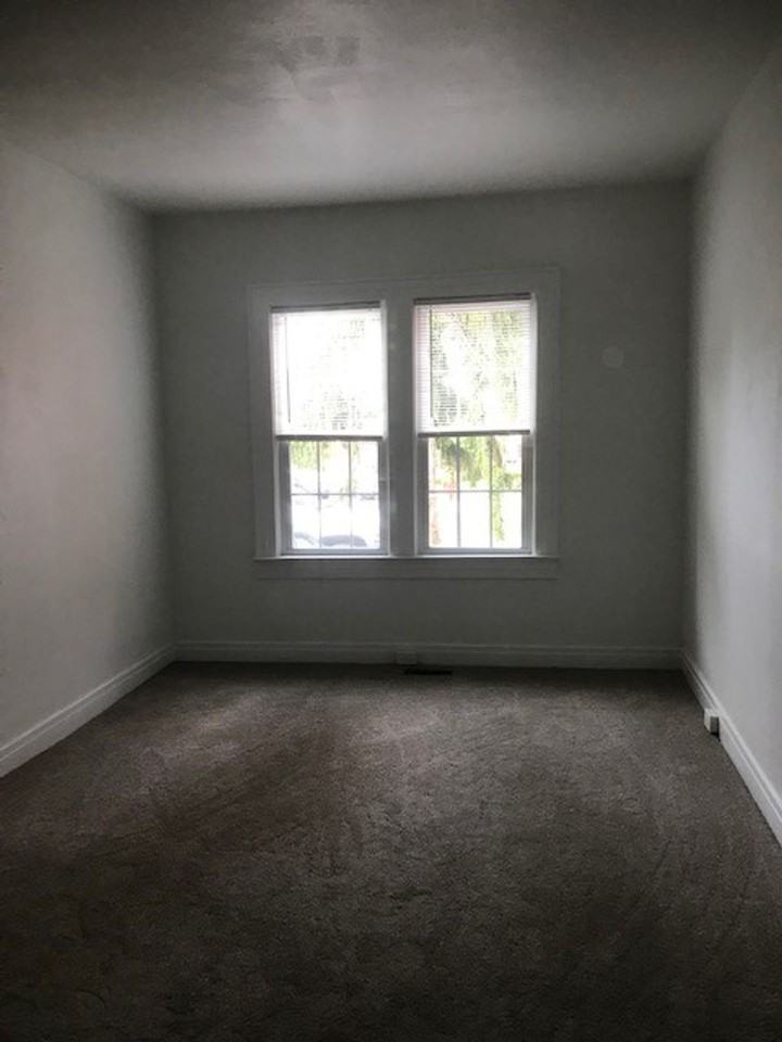 Where Comfort Meets Convenience - Photo 3 of 9