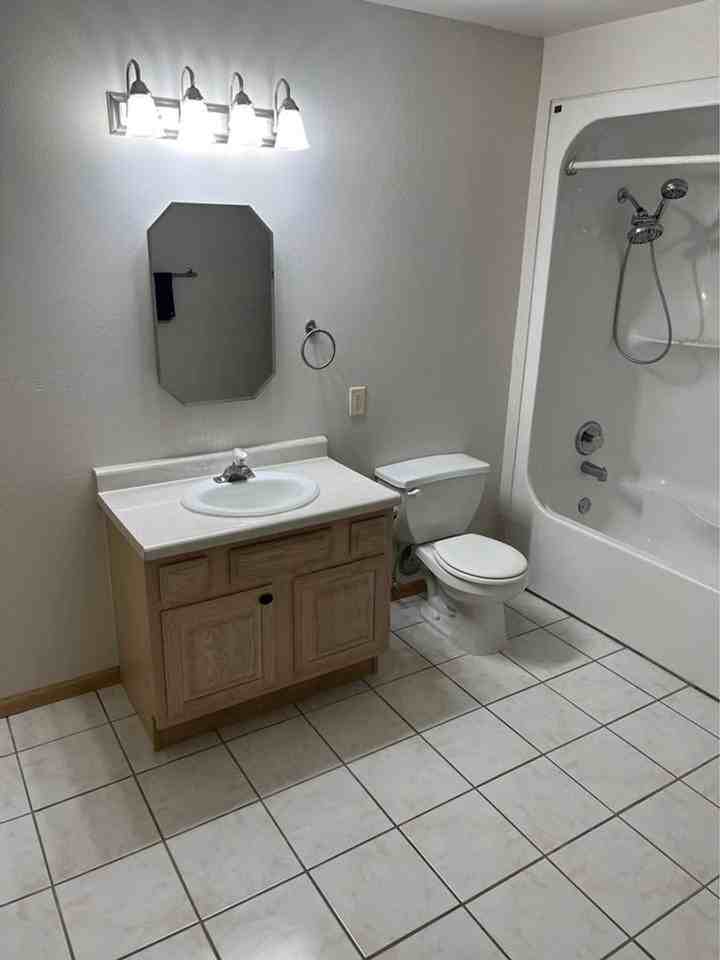 608 Main St - Photo 5 of 8