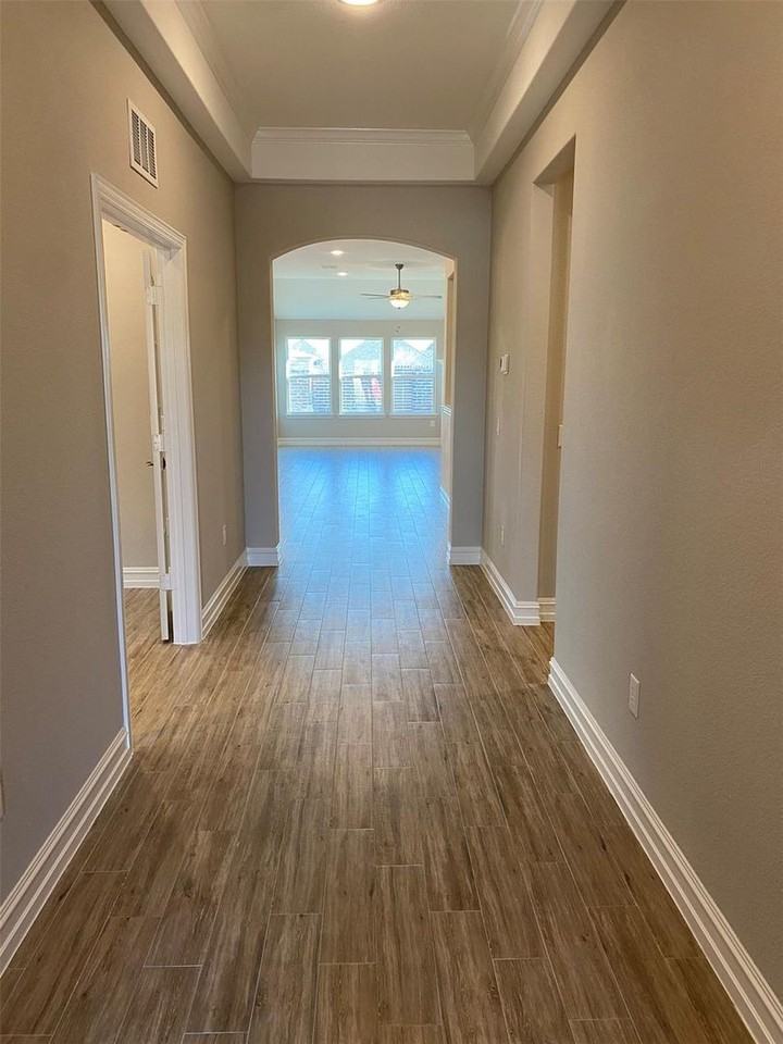 2816 Redbud Ln - Photo 2 of 31