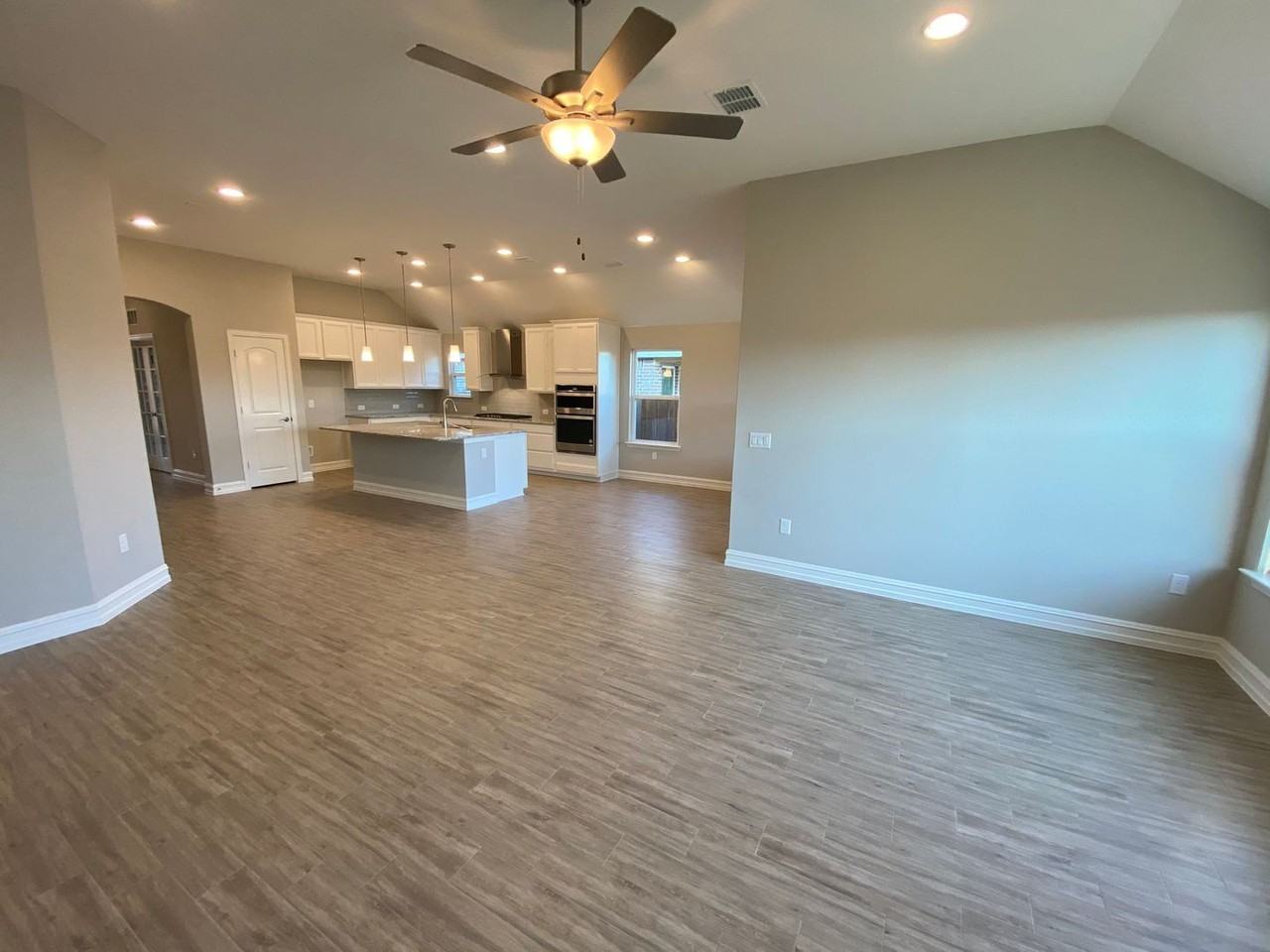 2816 Redbud Ln - Photo 3 of 31