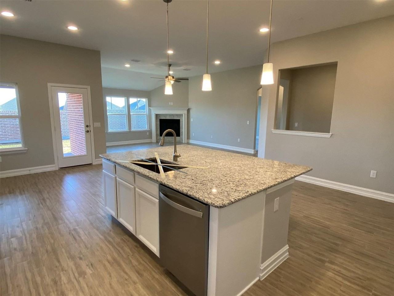 2816 Redbud Ln - Photo 5 of 31