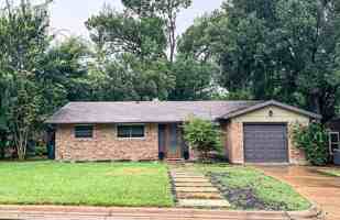 featured image of 2704 Nottingham Ln