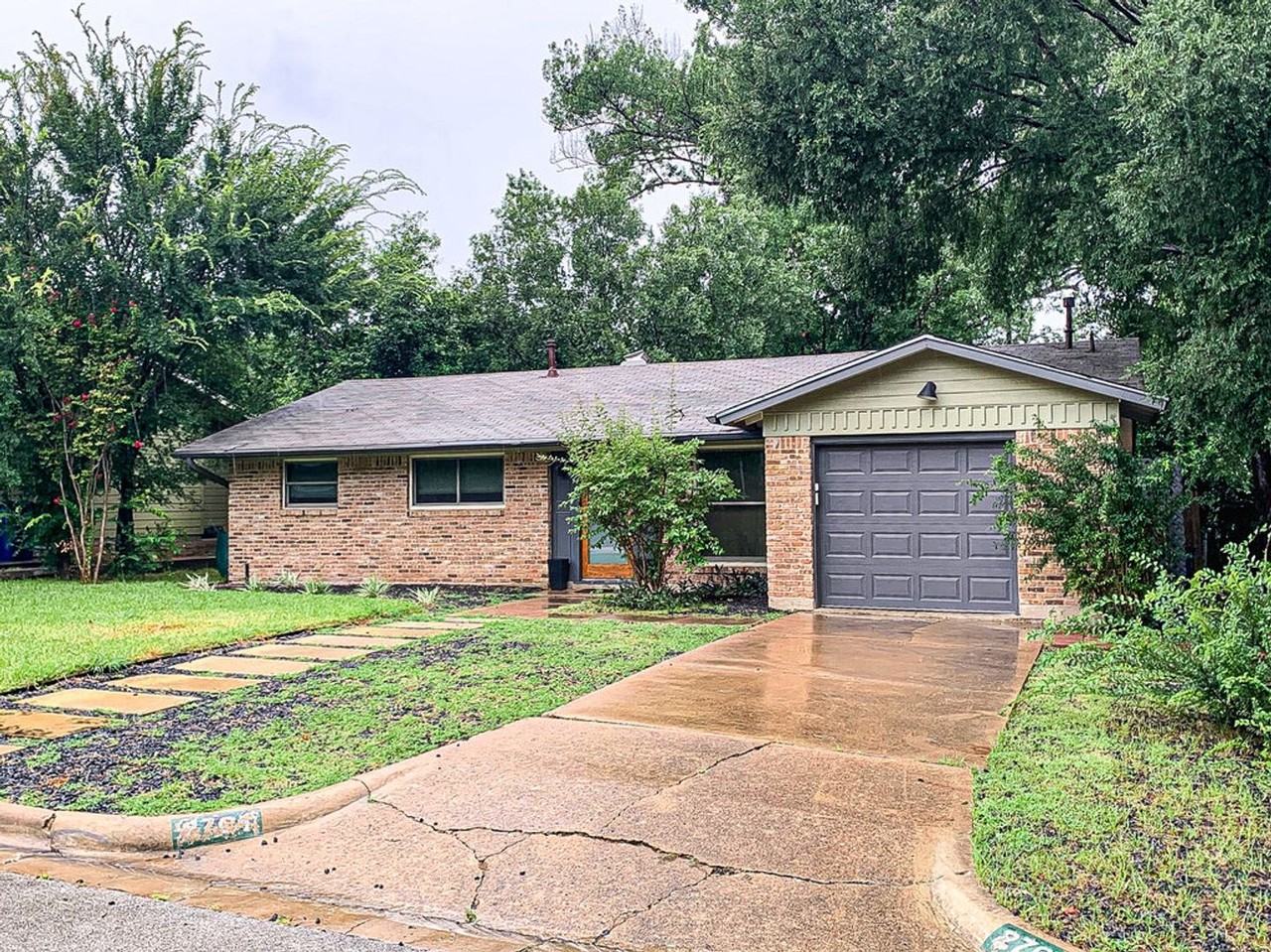 2704 Nottingham Ln - Photo 2 of 27