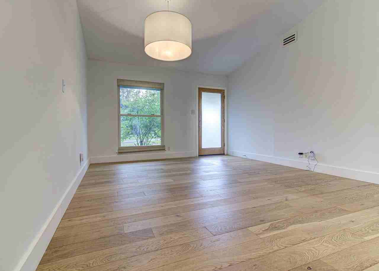 2704 Nottingham Ln - Photo 3 of 27