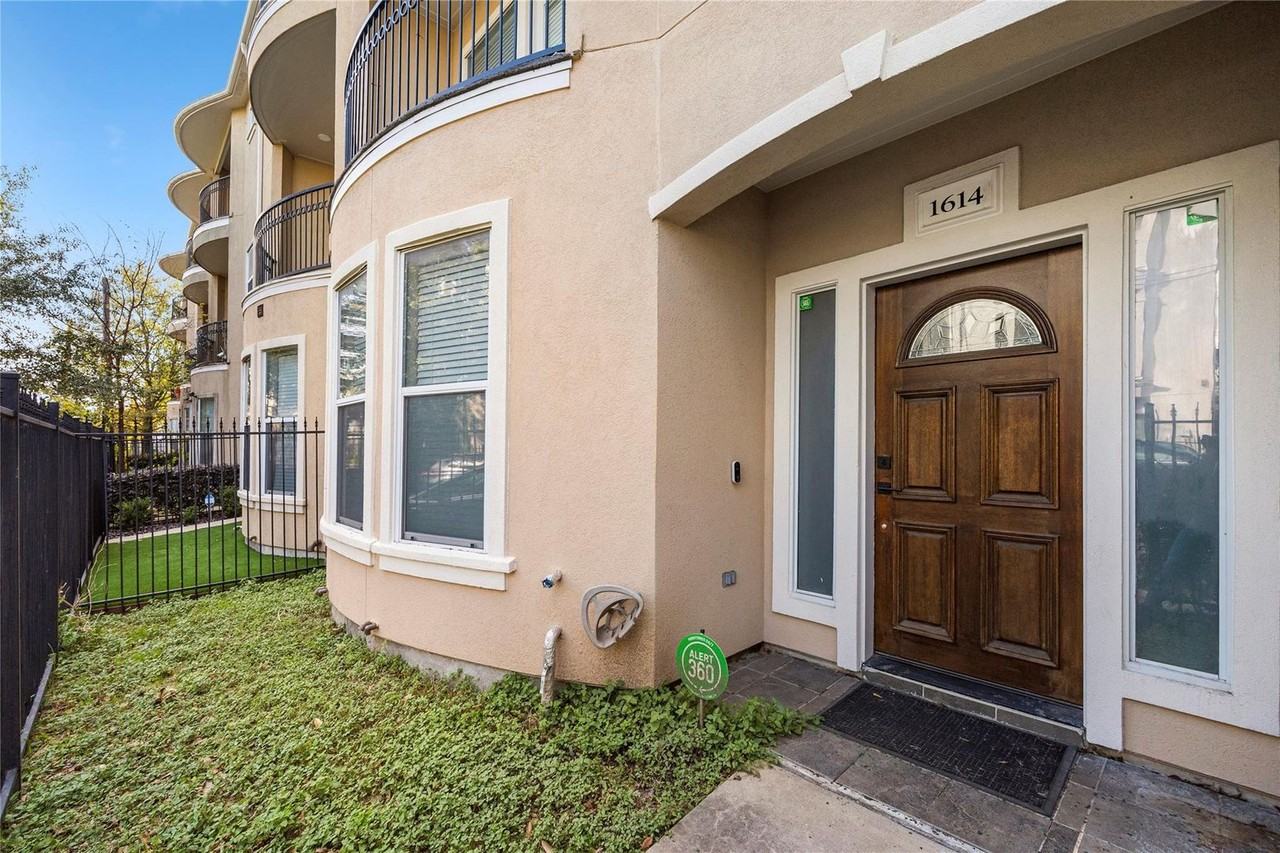 1614 Stuart St - Photo 4 of 35