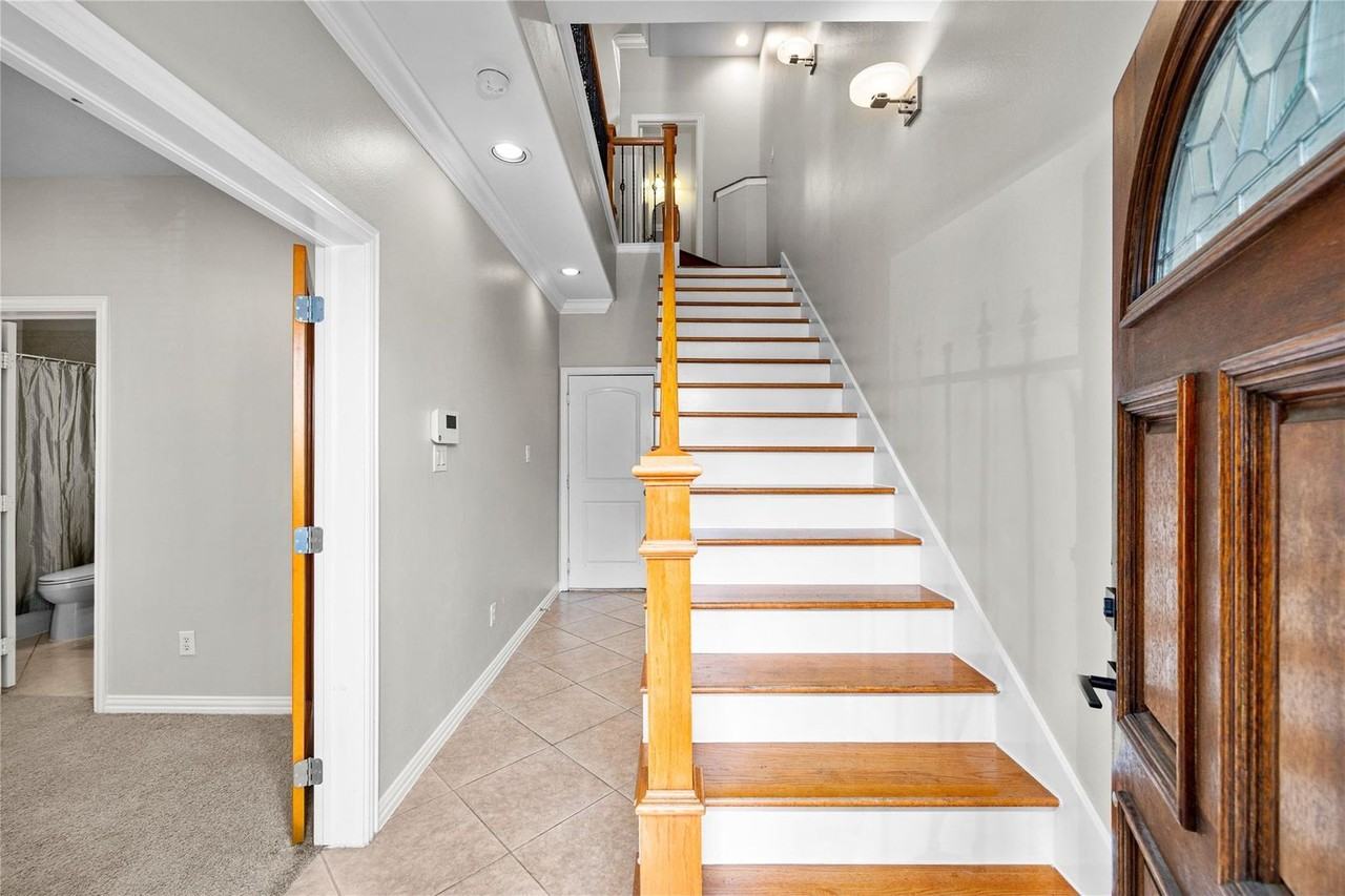 1614 Stuart St - Photo 5 of 35