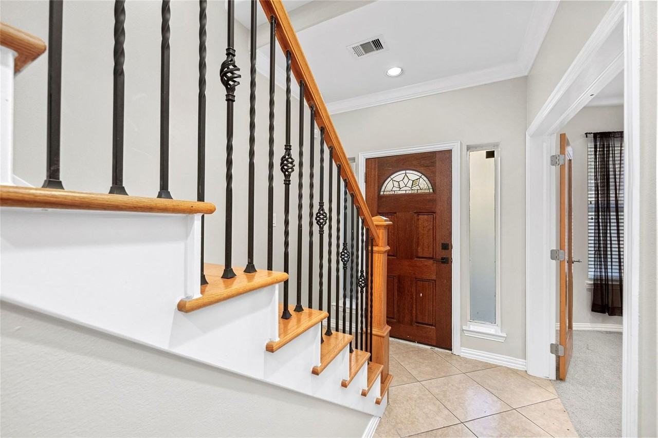 1614 Stuart St - Photo 6 of 35