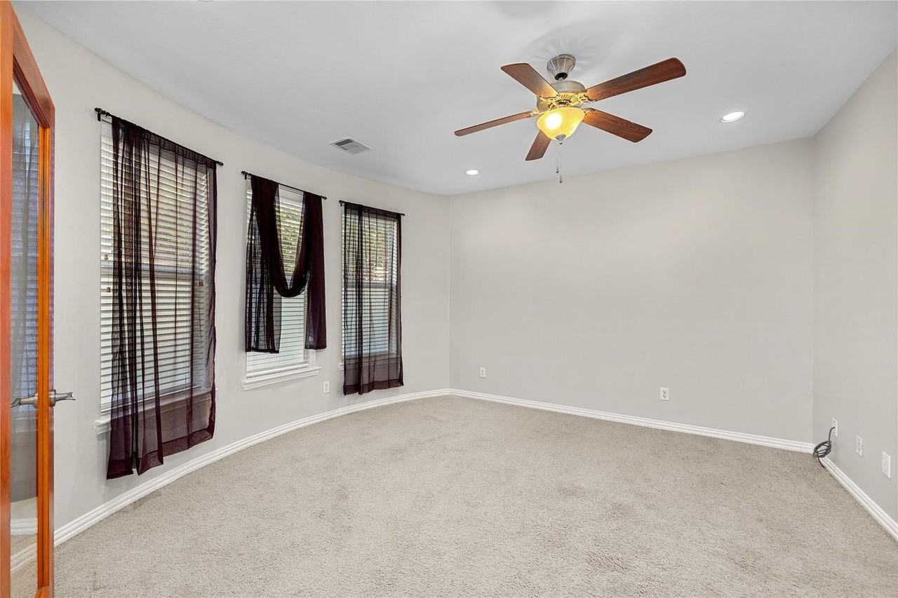 1614 Stuart St - Photo 7 of 35