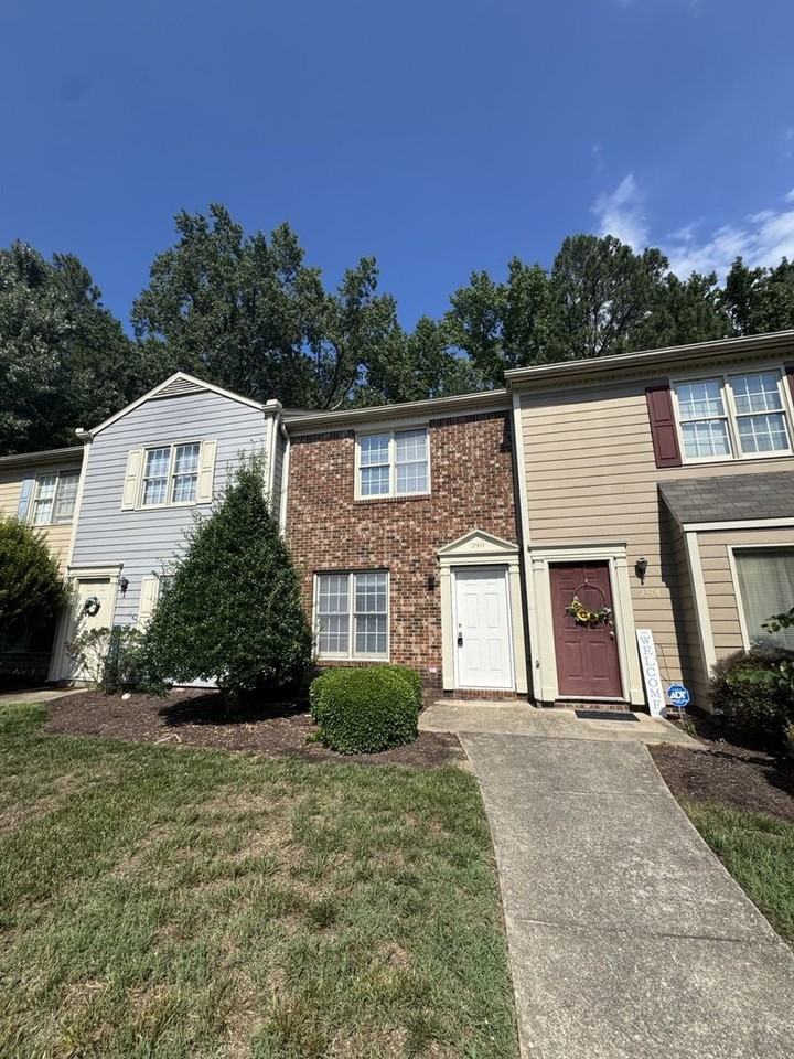 2910 Faversham Pl - Photo 2 of 20