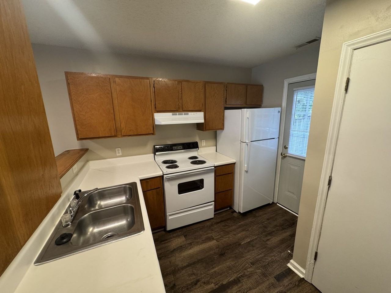 2910 Faversham Pl - Photo 6 of 20