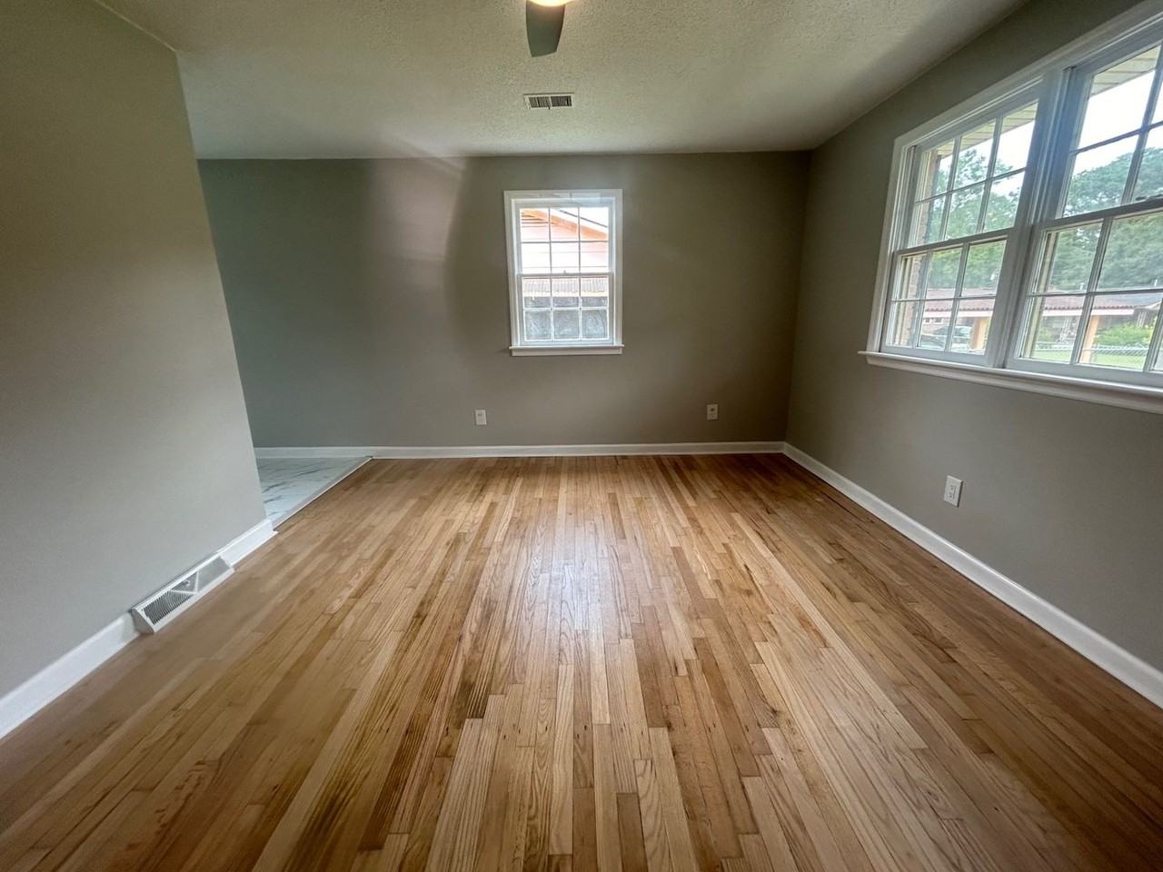 210 Cabin Creek Blvd - Photo 3 of 20
