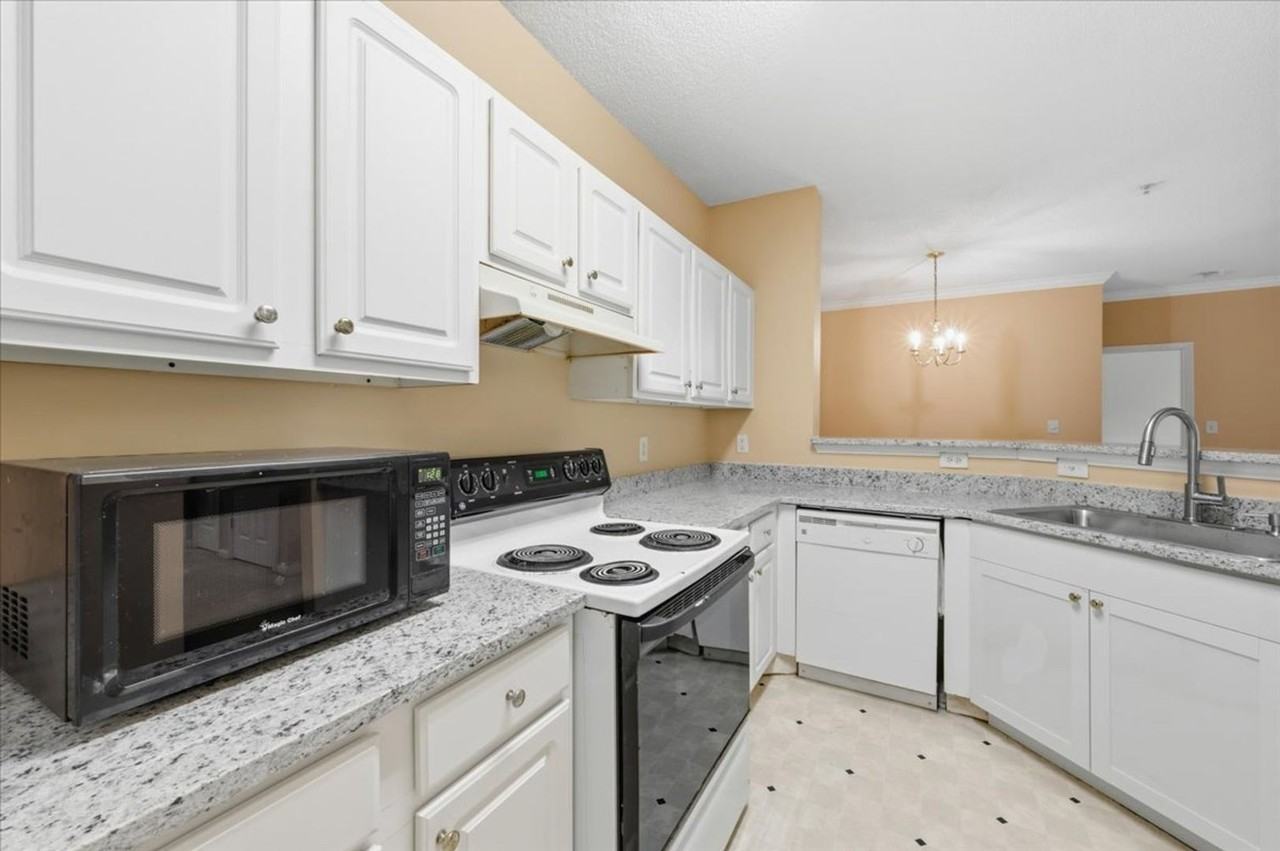 1202 Walden Park Dr - Photo 4 of 48