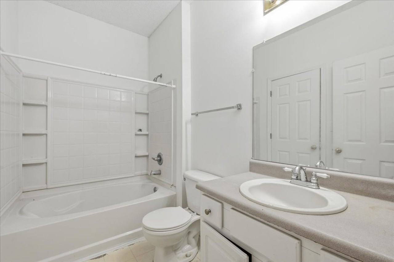 1202 Walden Park Dr - Photo 5 of 48