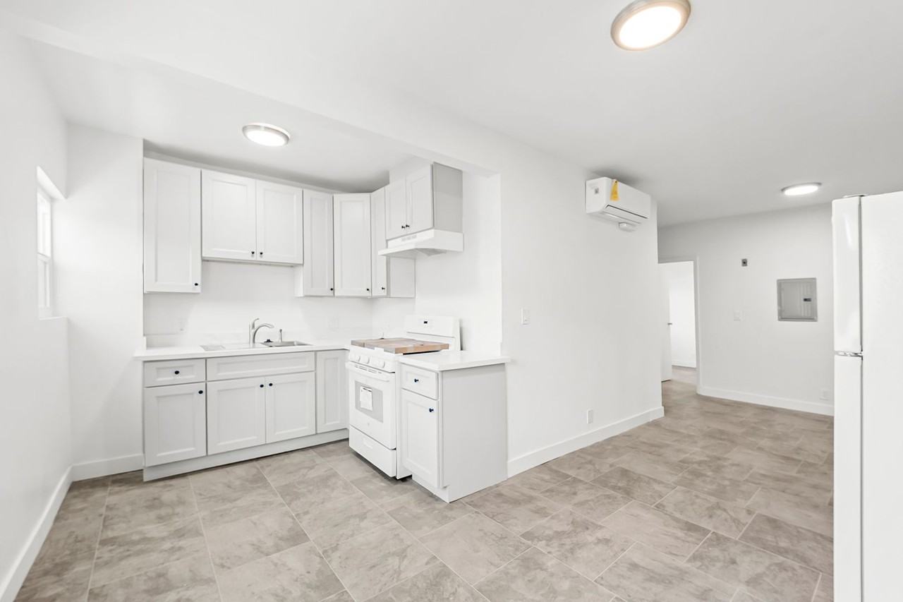 1630 W Temple St - Photo 3 of 12
