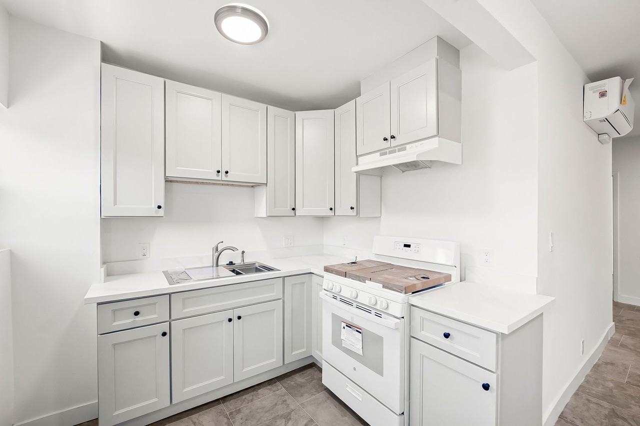 1630 W Temple St - Photo 4 of 12