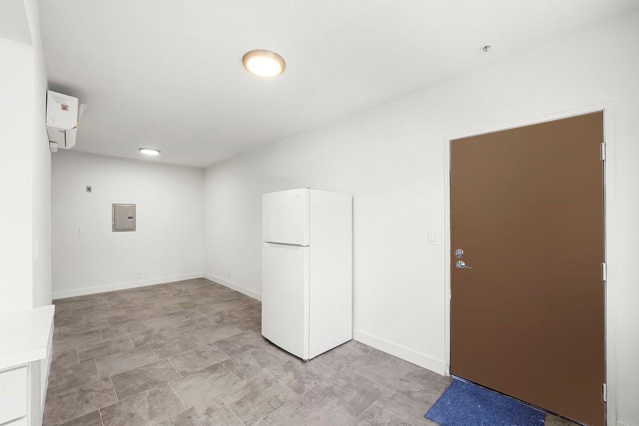 1630 W Temple St - Photo 5 of 12