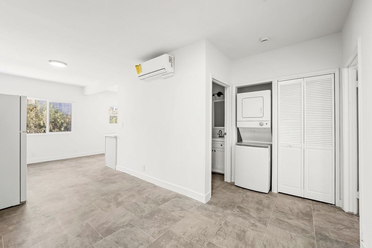 1630 W Temple St - Photo 6 of 12