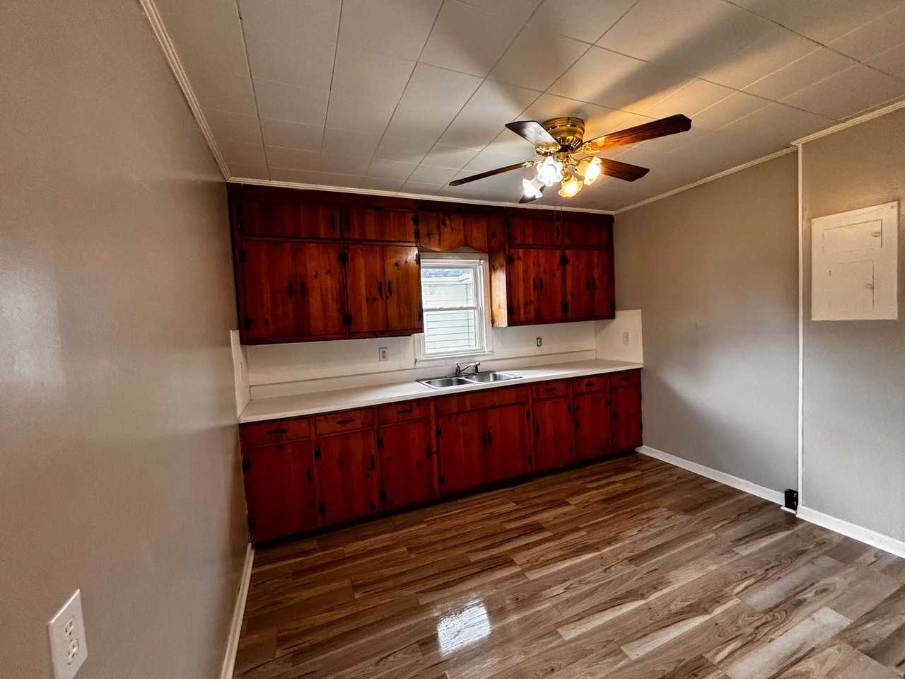 1617 Spring St - Photo 3 of 12