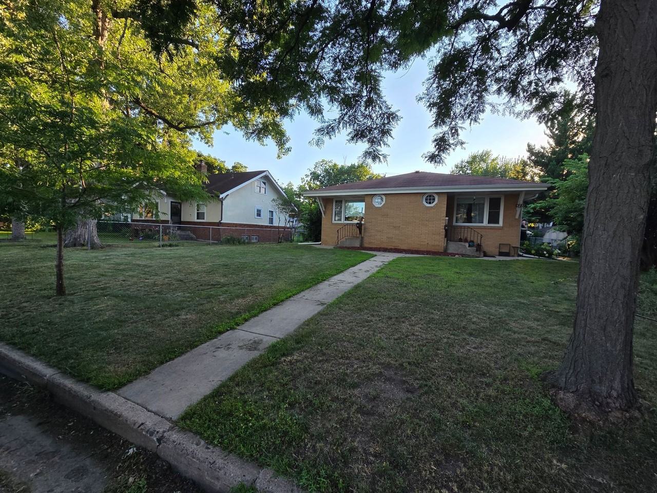 4229 Unity Ave N - Photo 2 of 12