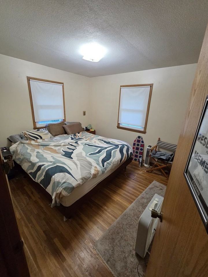 4229 Unity Ave N - Photo 7 of 12