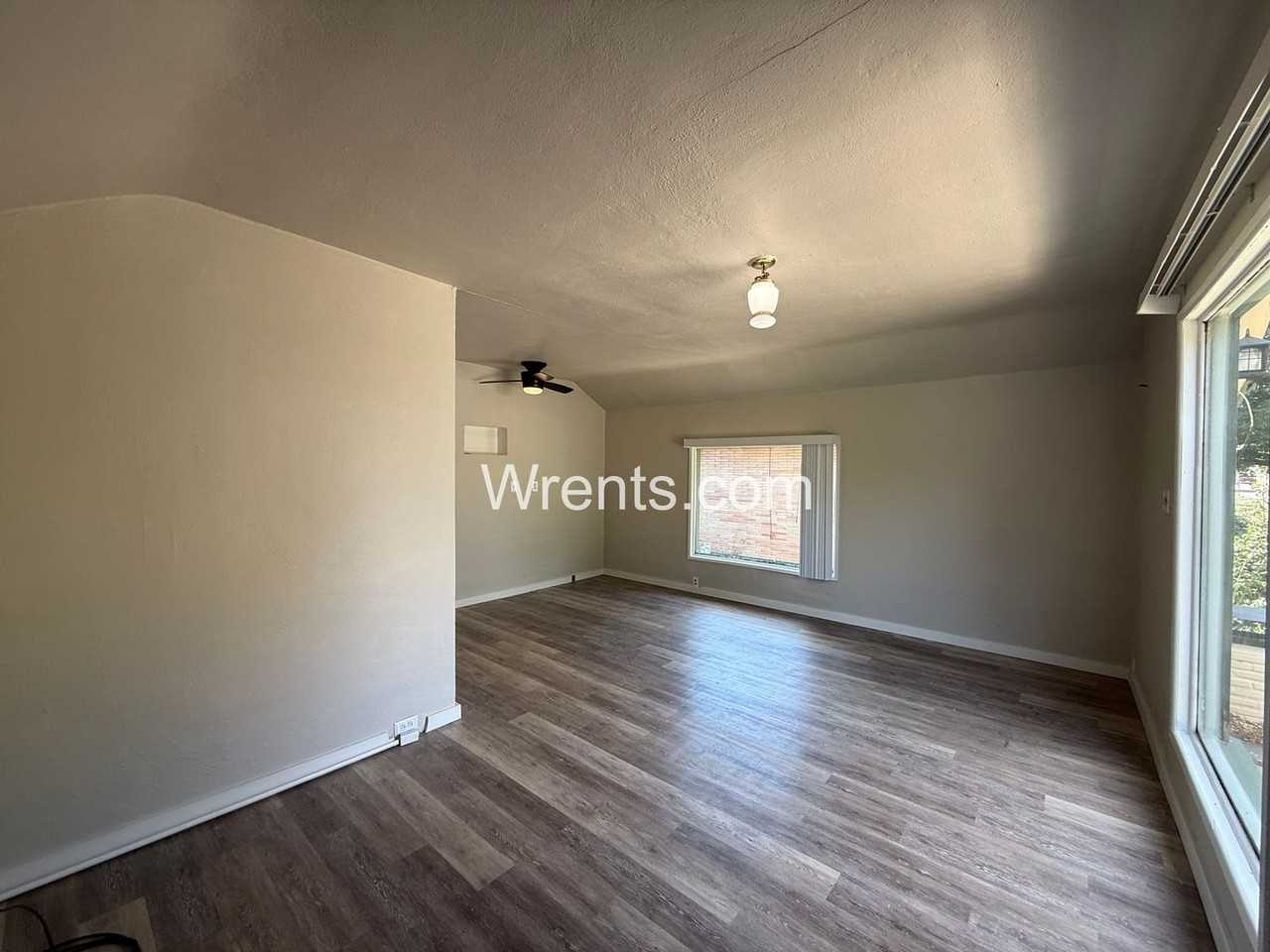 512 E Liberty Ave - Photo 4 of 13