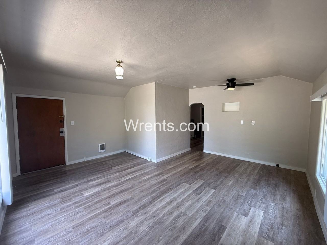 512 E Liberty Ave - Photo 5 of 13