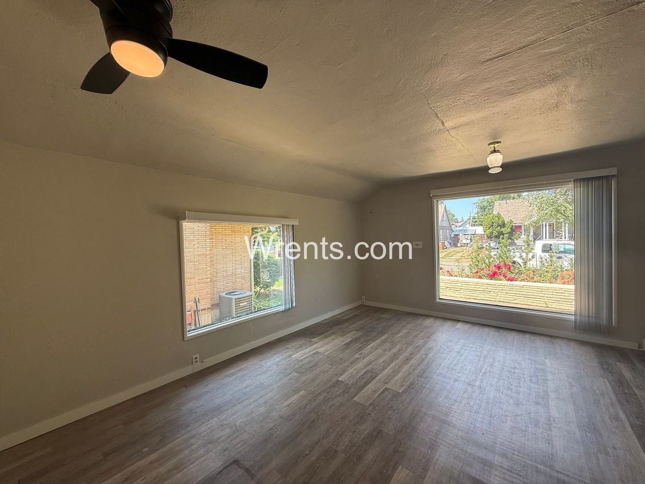 512 E Liberty Ave - Photo 6 of 13