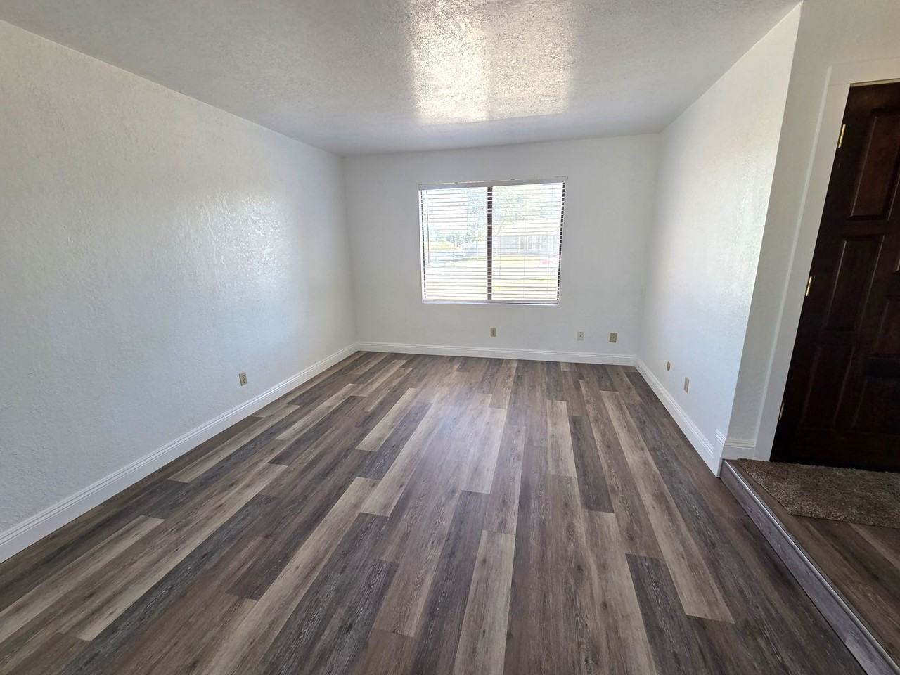 1551 La Vida Ct - Photo 2 of 16