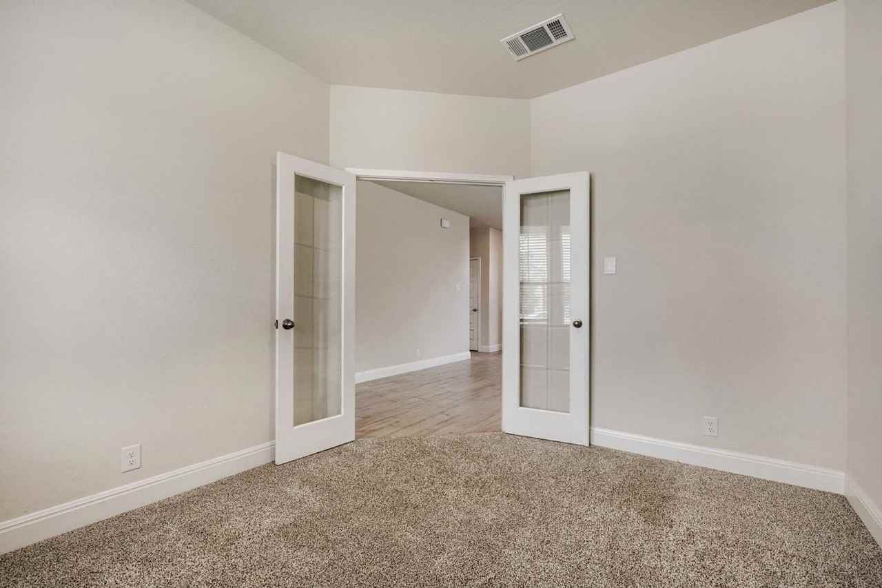 810 Town Creek Way - Photo 3 of 29