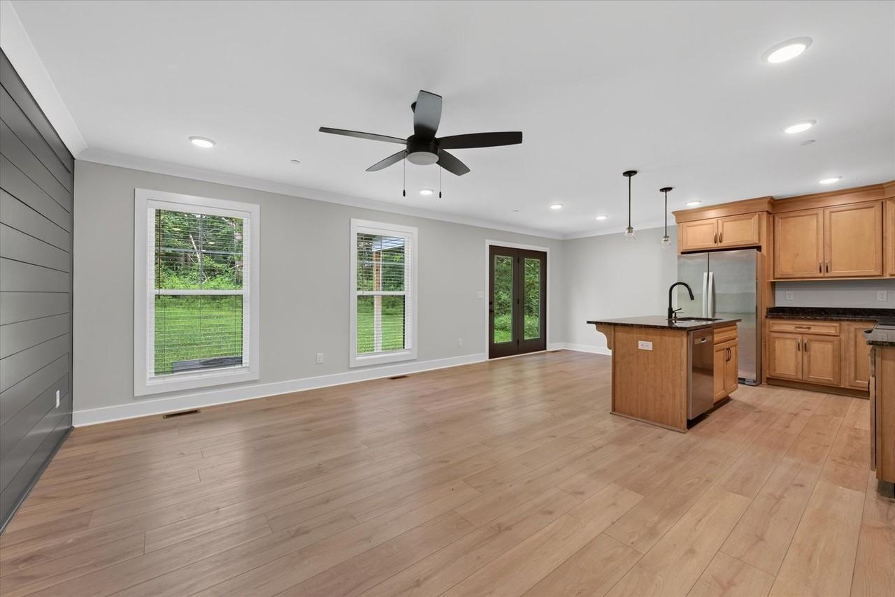 1088 Old Clarksville Pike #B - Photo 7 of 33