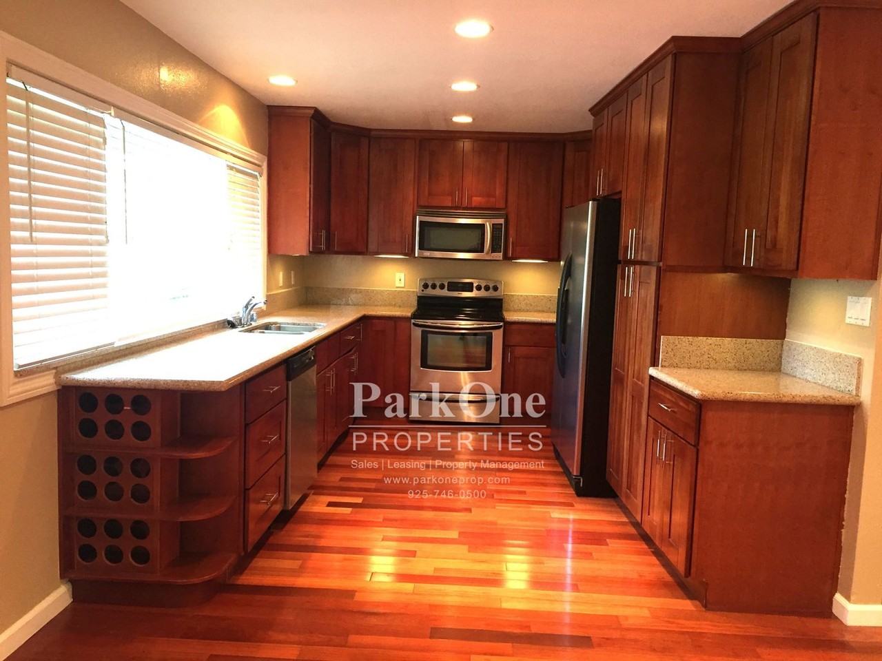 1500 Fieldcrest Dr - Photo 3 of 18