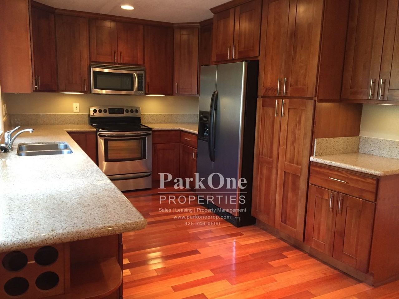 1500 Fieldcrest Dr - Photo 4 of 18