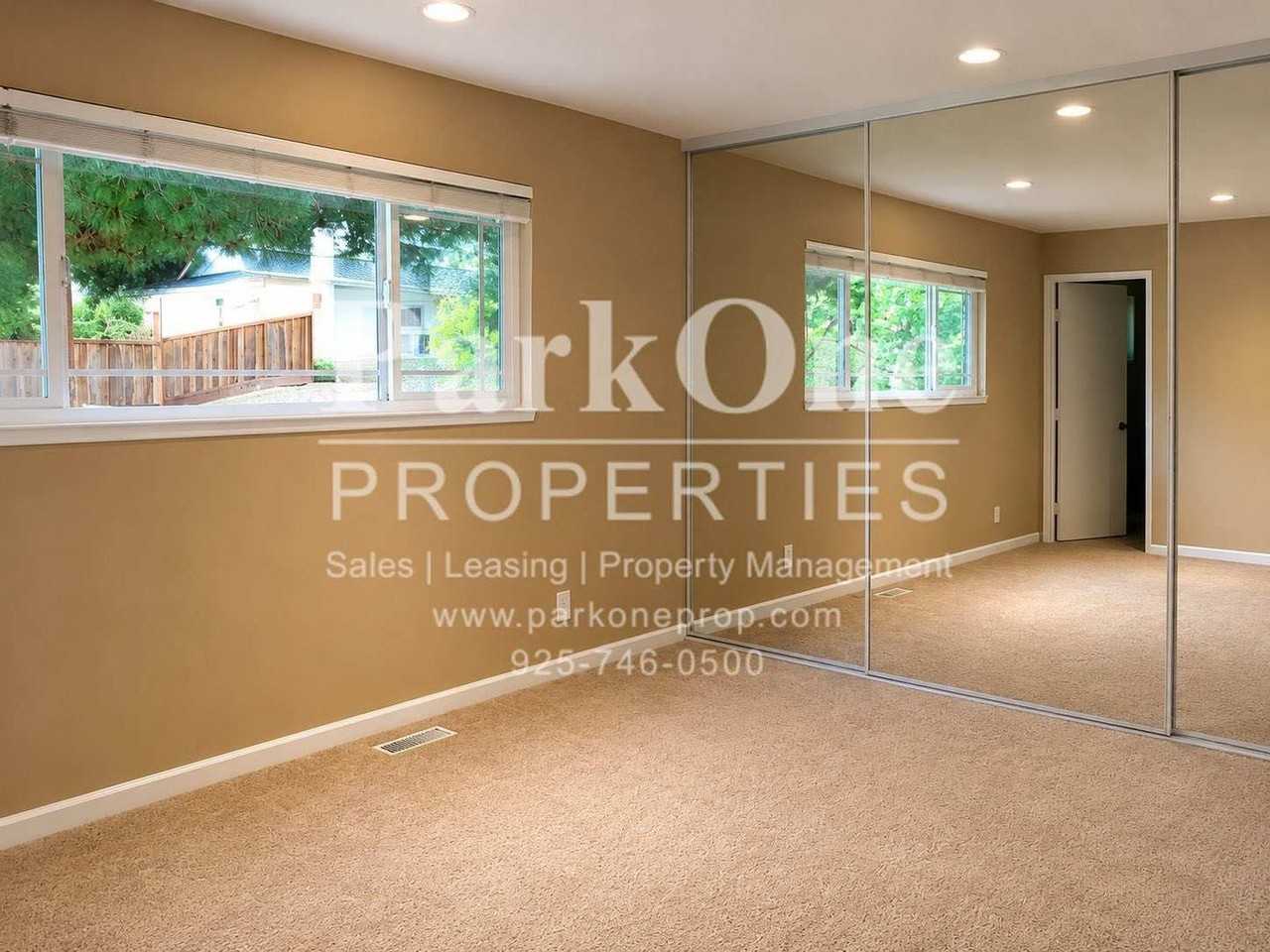 1500 Fieldcrest Dr - Photo 5 of 18