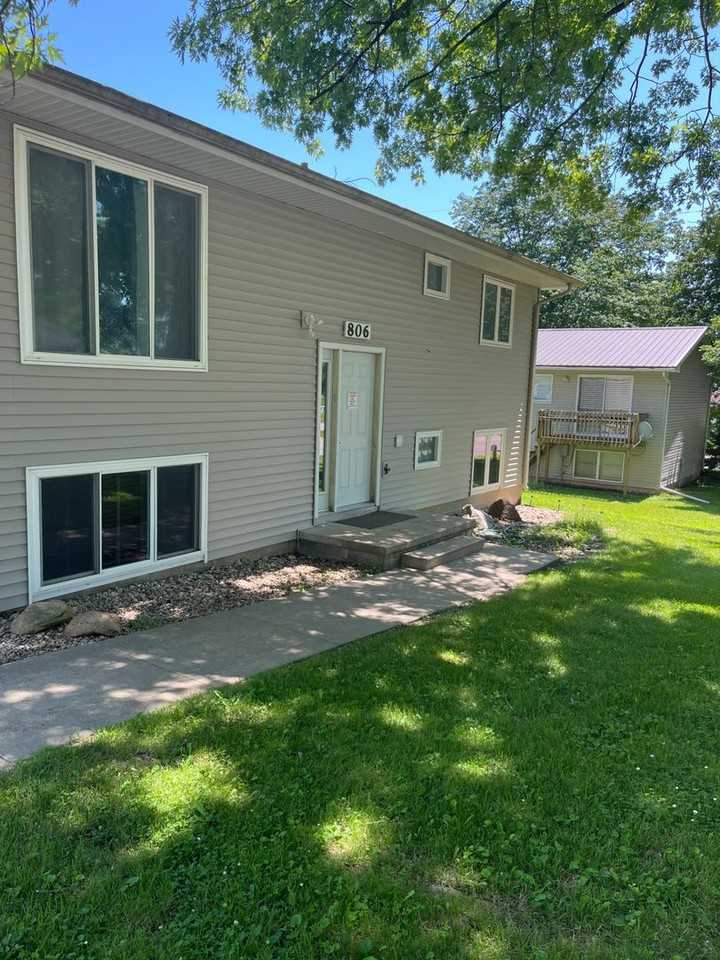 806 Cedar River Dr - Photo 2 of 6