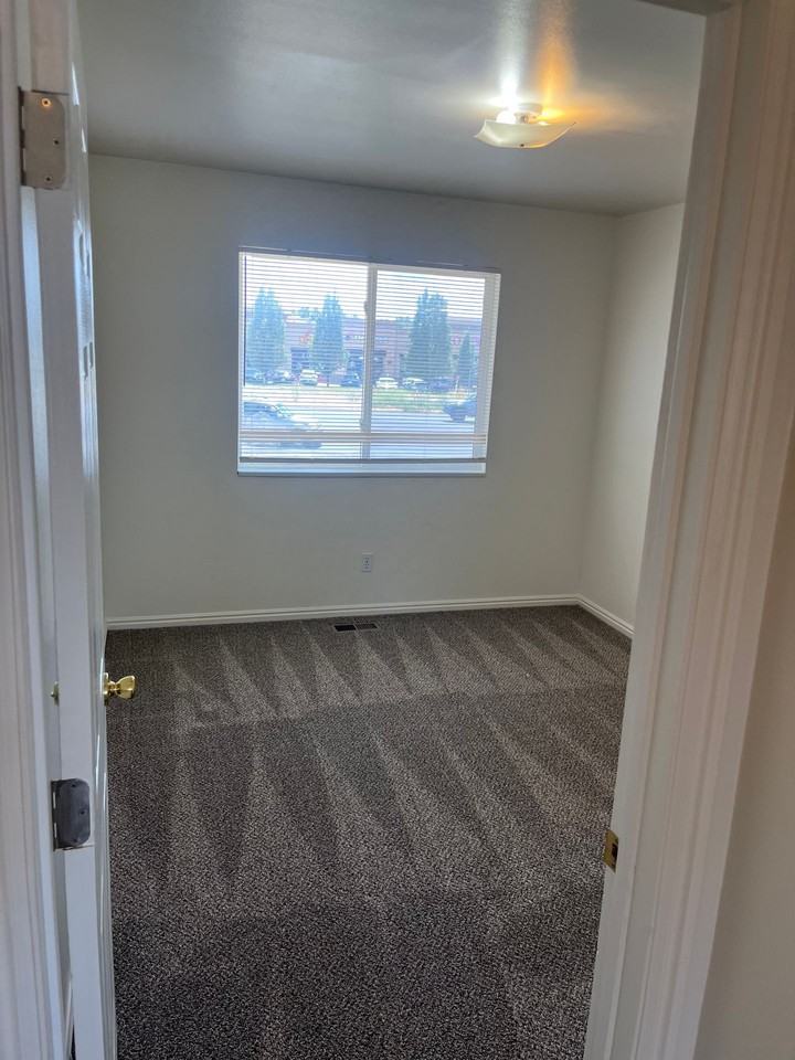 Baggs Pleasant Grove Duplex - Photo 2 of 22