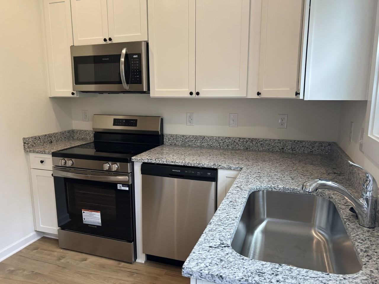 192 Long St - Photo 5 of 15