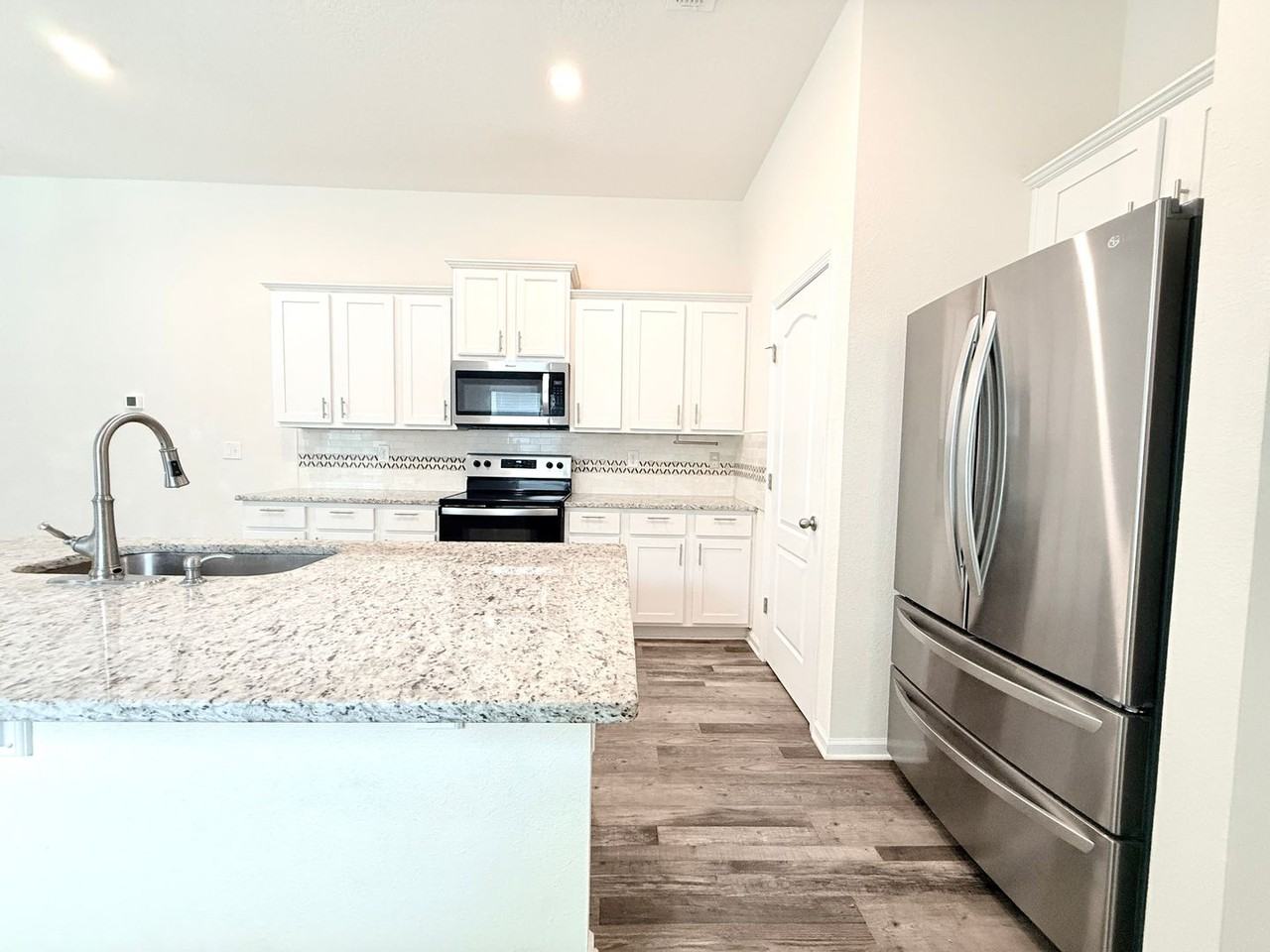 7838 Meadow Walk Ln - Photo 5 of 29
