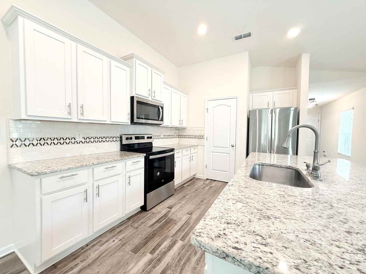7838 Meadow Walk Ln - Photo 7 of 29
