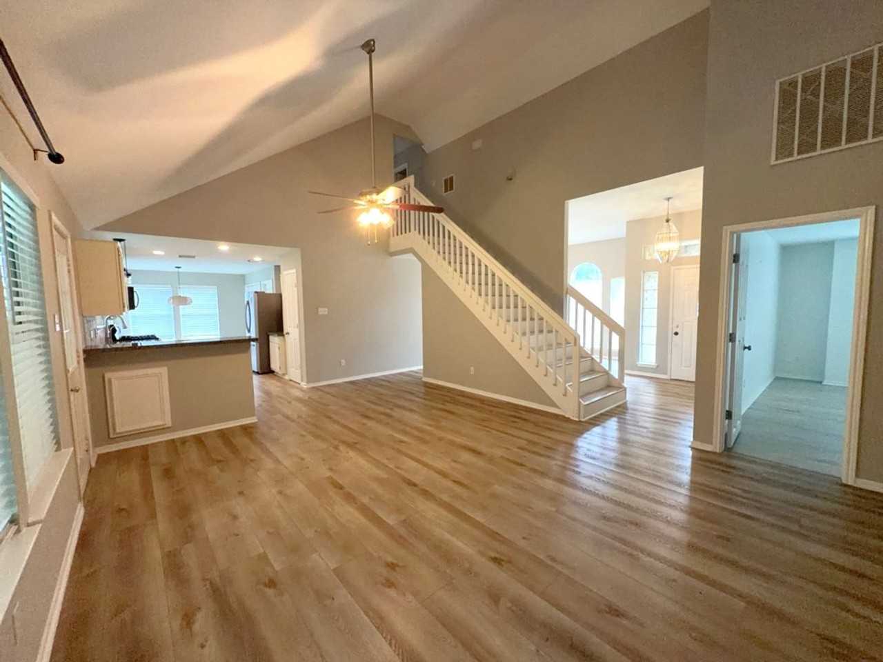 2106 Lexington Woods Dr - Photo 2 of 26