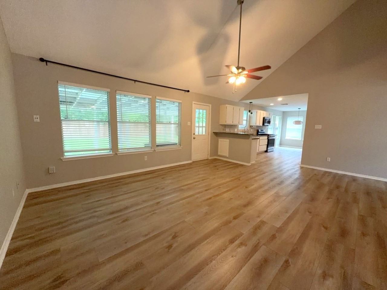 2106 Lexington Woods Dr - Photo 4 of 26
